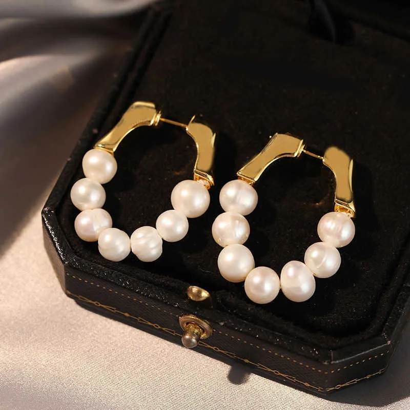 2023 nuovi orecchini da donna personalizzati semplici perle d'acqua dolce orecchini dal design avanzato senso gioielli versatili piccoli e di lusso