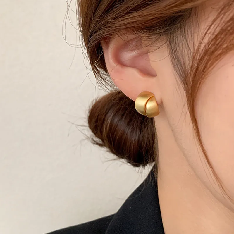 Round Shape Pearl Design kundan Stone Gold Plated Earring - Aanya