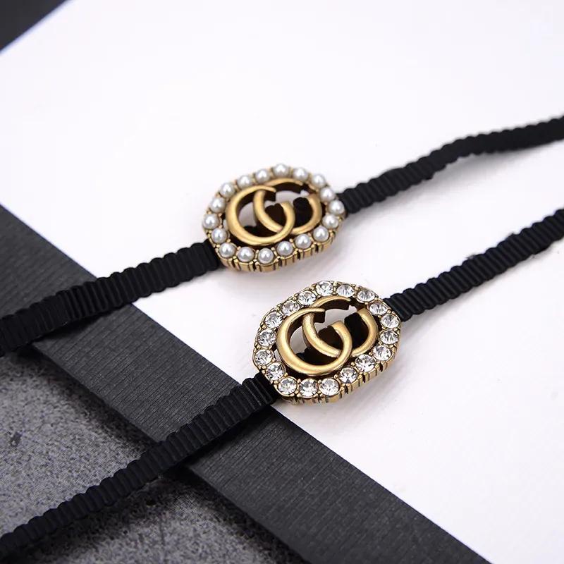 Chokers luksusowe biżuterię designer alfabet czarny naszyjnik liny importowany symulacja diamentowa perłowa spójny mosiężny materiał h