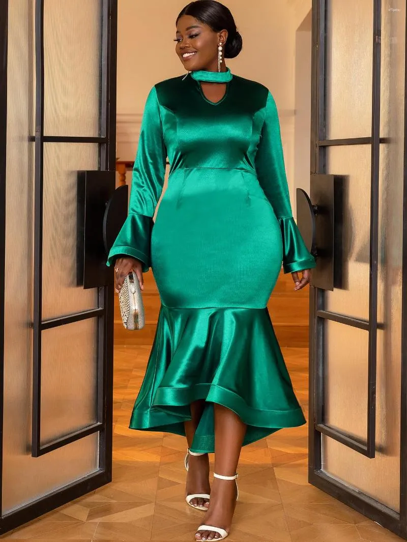 Casual jurken Women Green Satin V Nek uitgesneden lange flare mouw bodycon onregelmatige ruches zeemeermin avondcocktail party jurk 2023