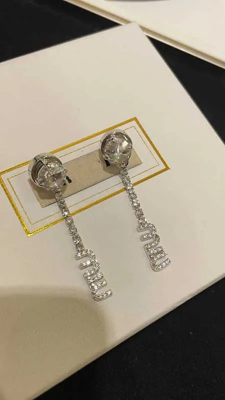 Najlepszy projektant Miumiu Modna wisiorek Nowe srebrne igły Studs Kobiet French Light Luksusowy Sense Sense Sense Shihua Diamond Akcesoria Biżuteria Damskie Akcesoria