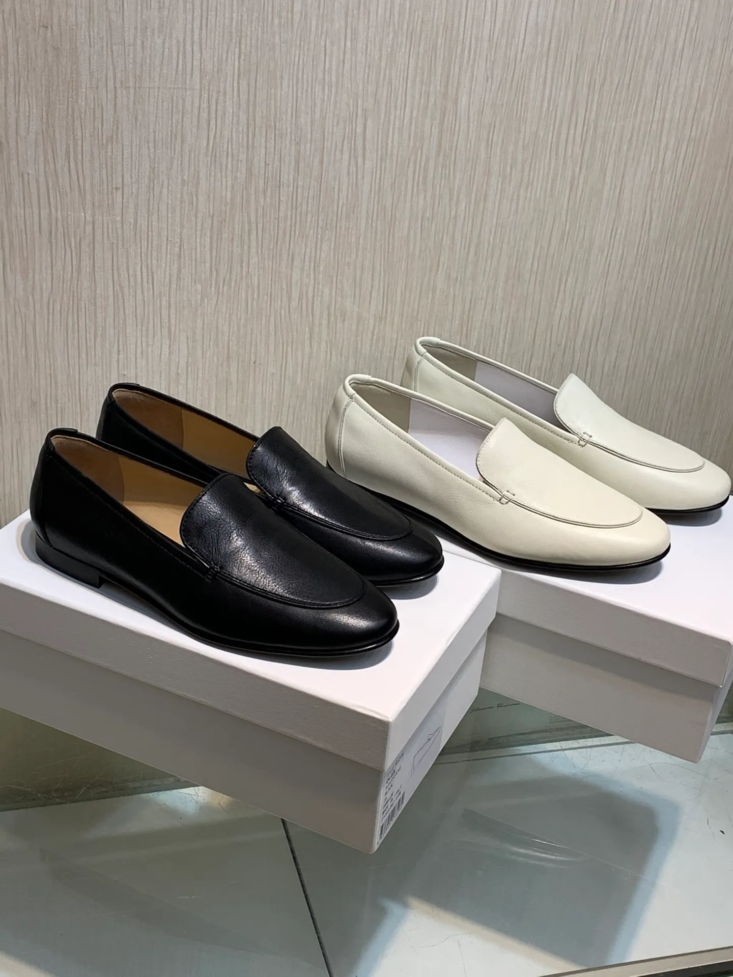 The Roww The Rows Genuine Adam Womens Shoes Loafer Real Leather Classic Loafers Grained 100 Leather Tonal Piping Stacked Heel Black Ivory Italy European Size 35 39 From 120 06 DHgate