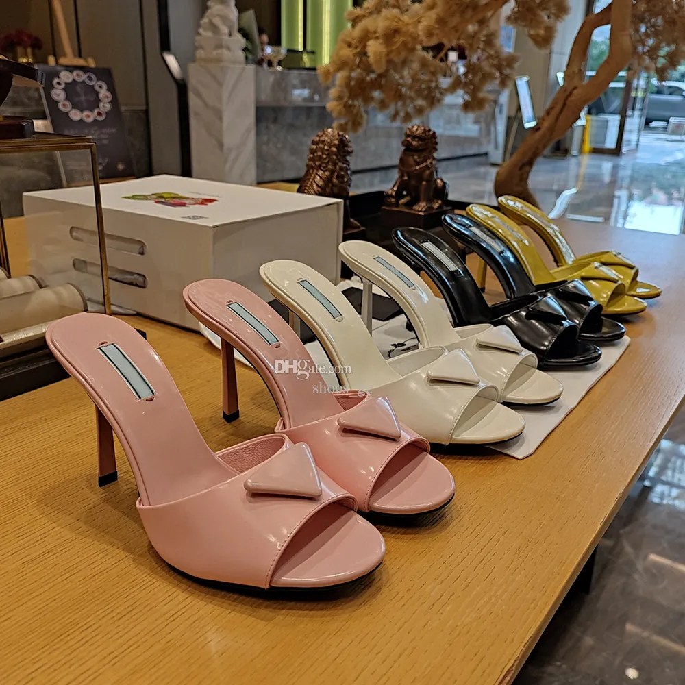 Rhinestone yastıklı saten terlik cilalı deri slaytlar yaz sandalet ayakkabıları stiletto sandal kadınları lüks tasarımcı slayt terlik kutu ile kutu ile 35-42