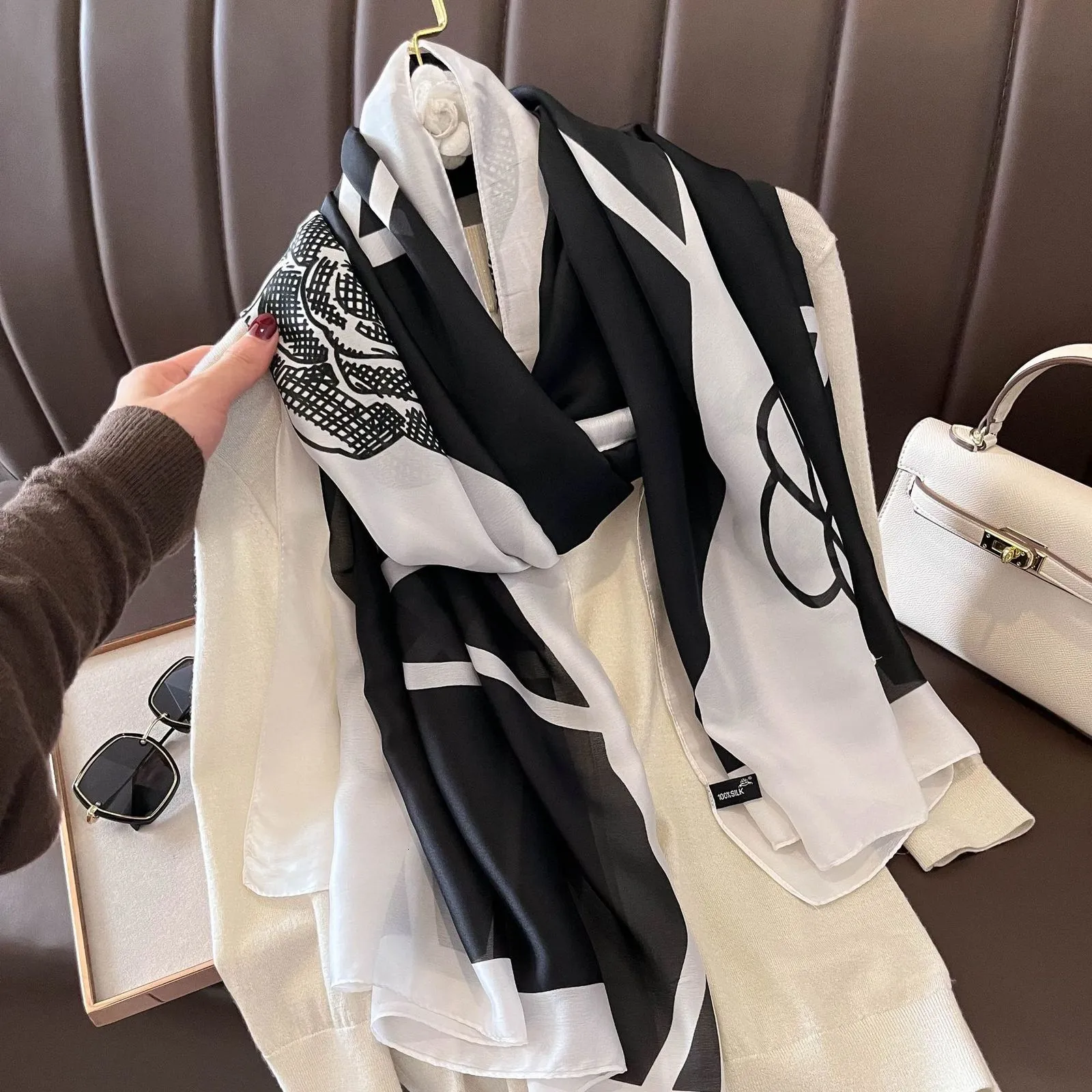 Qingzhuan Donna Sciarpa Scialle Pashmina Invernale Elegante Lungo Morbida Pashmina Ricamo Retrò A Maglia Quattro Stagioni Universale Quadrato Grande Calda Stole Avvolgere Bianco - 6