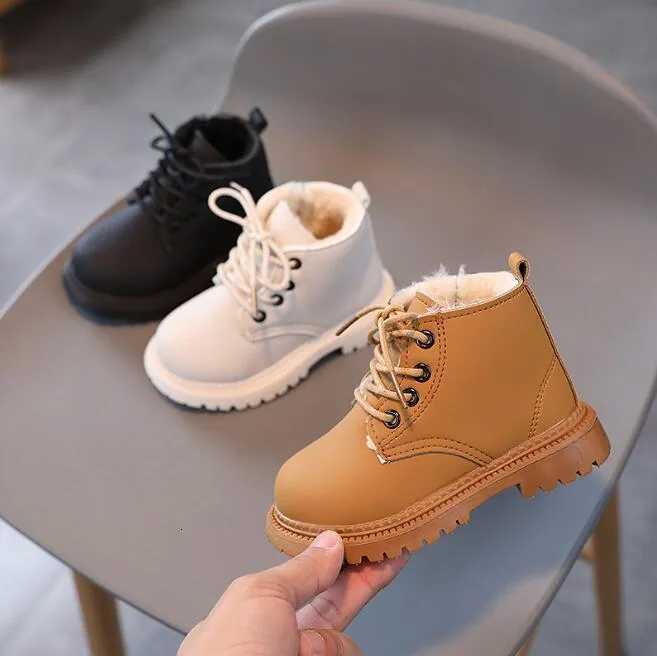 Los hombres de la marca personalizada de nieve del invierno las botas de  cuero impermeable Sneakers super caliente de los hombres botas botas de  hombre al aire libre calzado - China Zapatos