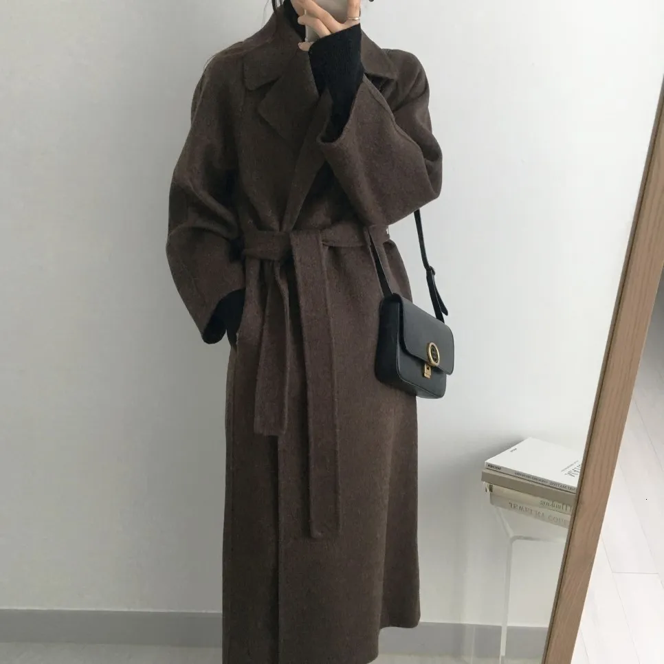 Женская шерстяная смеси Осенняя корейская версия твердый цвет свободного фитиального длинношневого шерстяного пальто женщин 230818