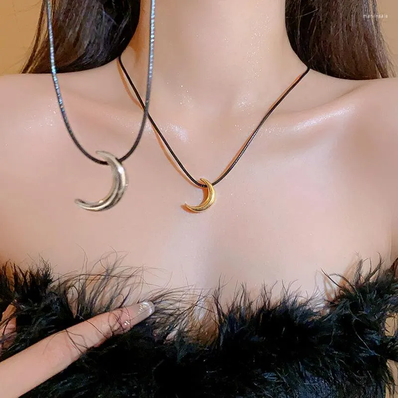 Pendanthalsband 2023 Korean svart flätat rep månhjärta halsband för kvinnor trendiga eleganta långa choker smycken gåva