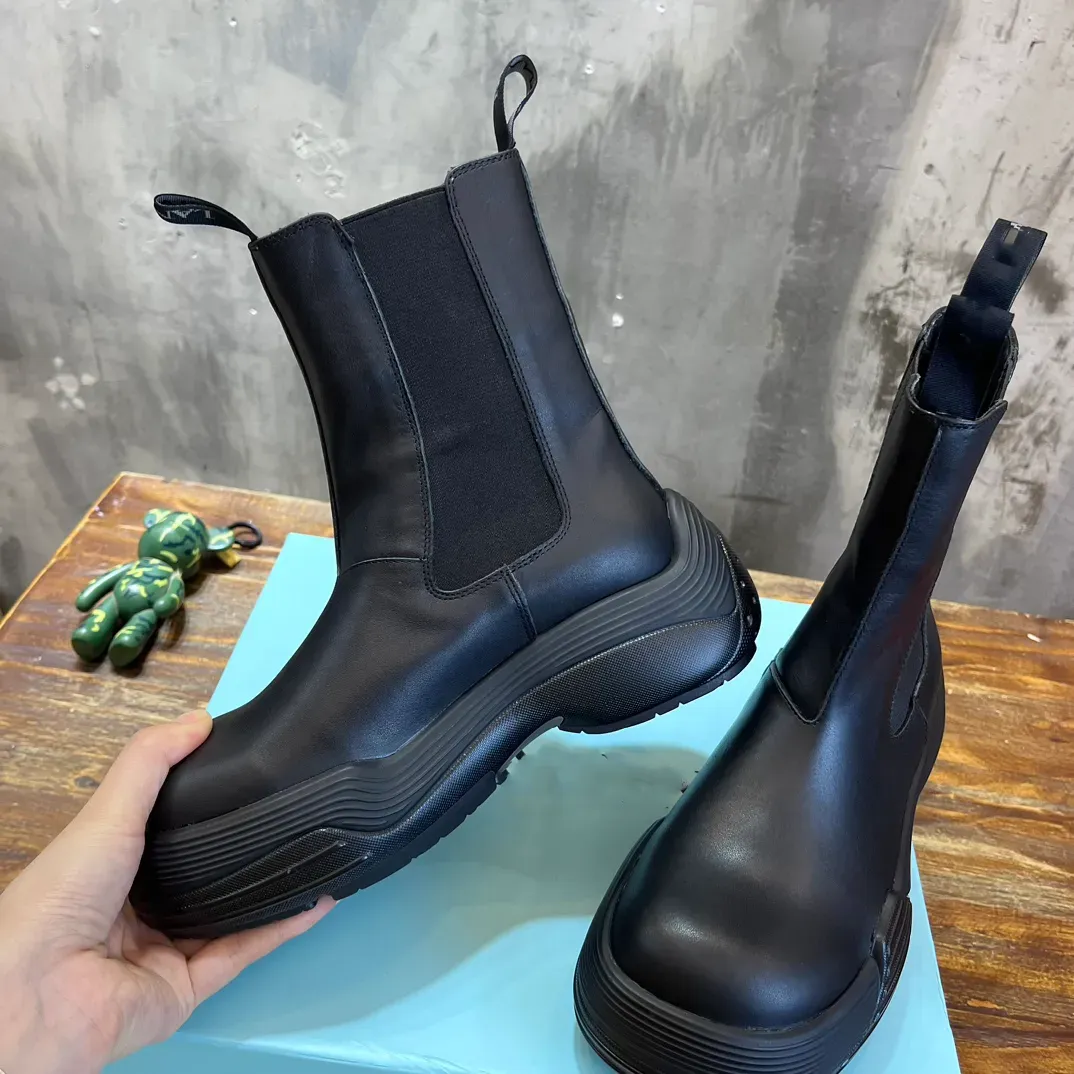 2023 Herbst/Winterstiefel Designtemperament Einfach zu tragen bequeme Schuhe Luxus Schwarz gepaart mit Lederstiefeln Stoffkalbsleder Inner