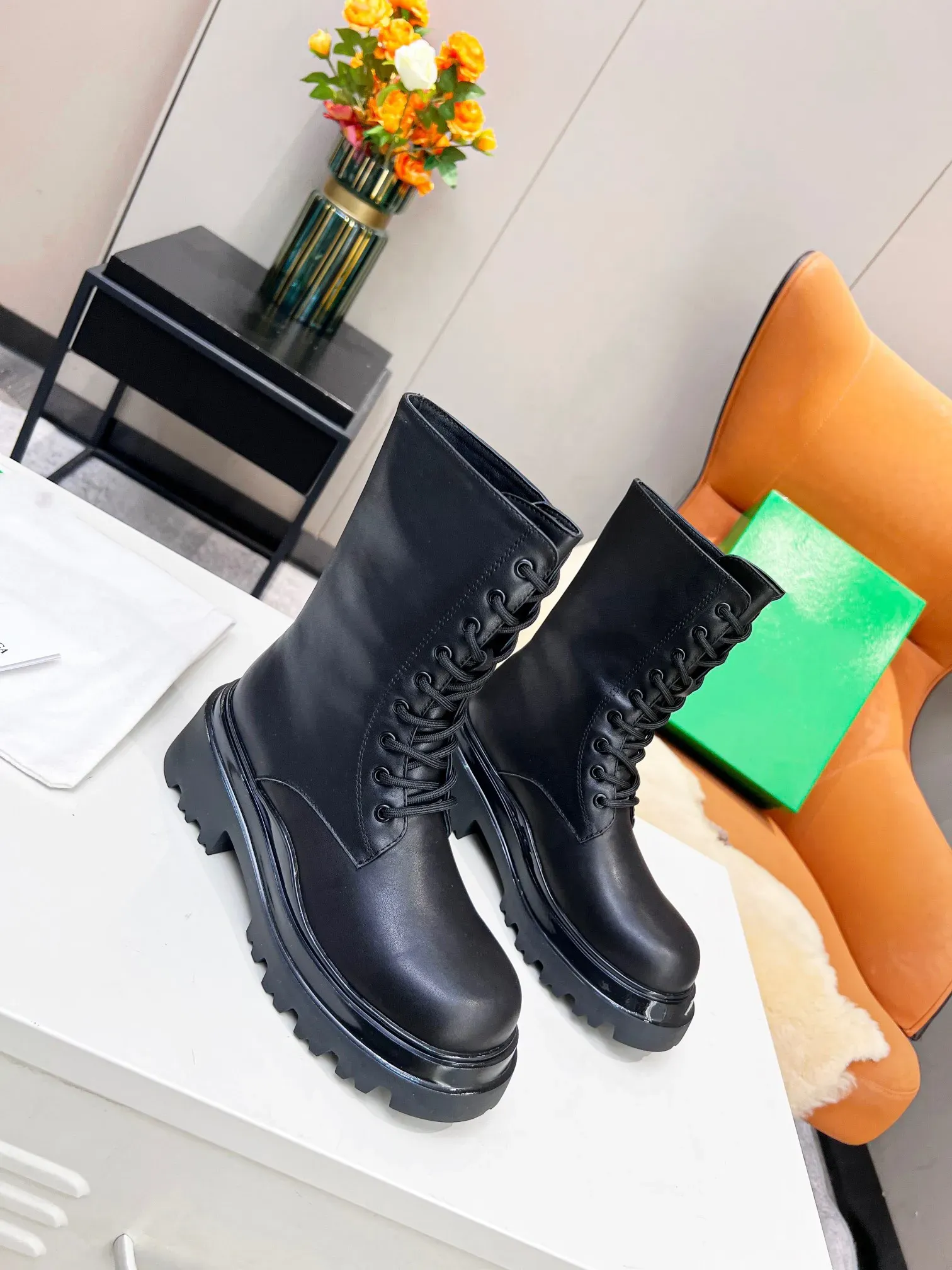 Moda Top Quality Martin Designer Botas Mulheres Sapatos Ankle Boot Bolso Preto Roman Inspirado Combate Branco Cowboy Chelsea Boot Ada Mulheres 0814