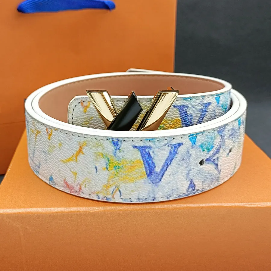 Designer Belts for Women Mens Standard Length Gold Letters Fine Leather Belt Fashion Classic Graffiti White Nice