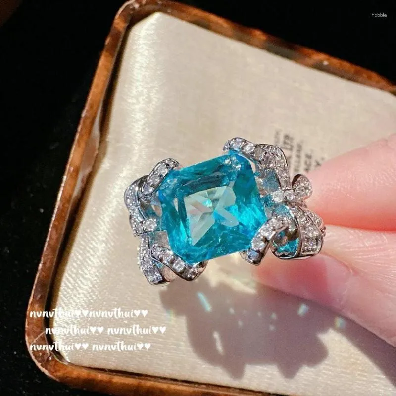 Cluster Rings vrouwen Maria Blue Bow Jewel Ring Papalacha Pated 18K Gold Aqua Zirkon