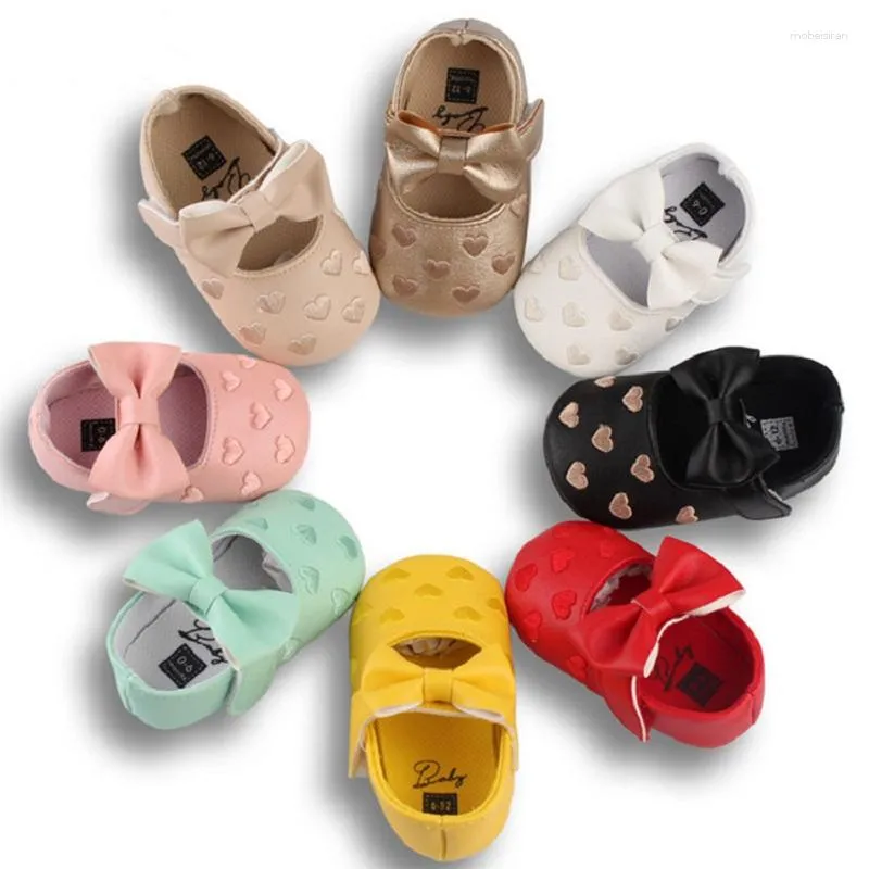 First Walkers Classic Love Brodered Baby Shoes Soft-Soled Toddler Alla matchande prinsessartiklar