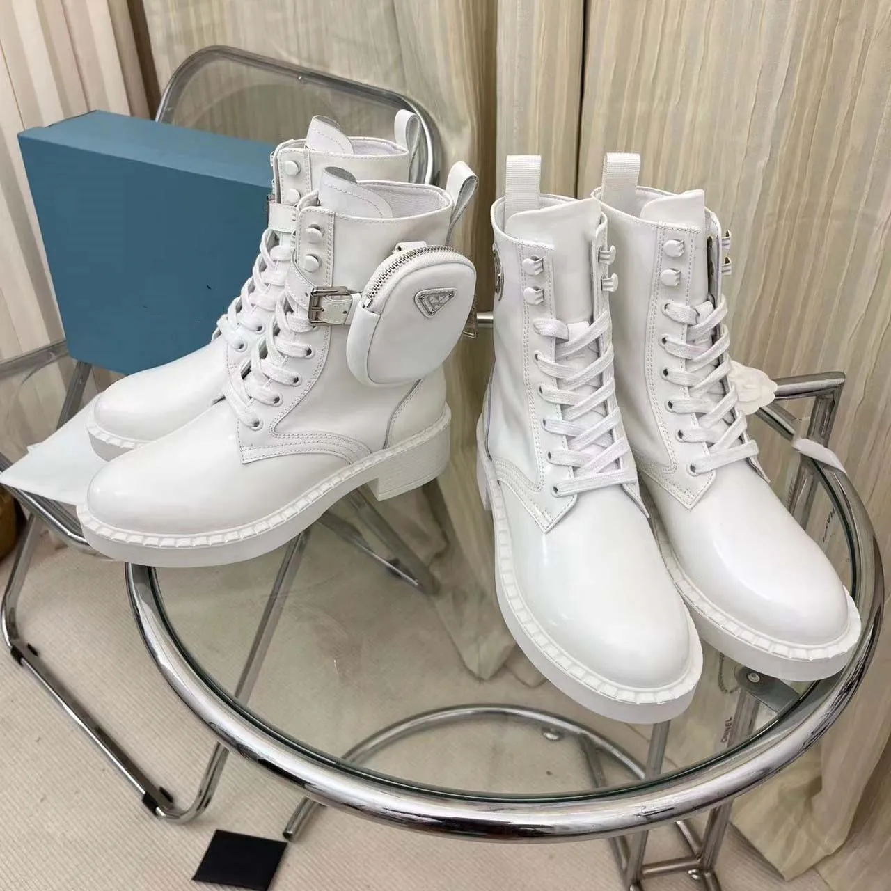 Monolith White Leather Nylon Pouch Pouch Combat Combat Boots Platform أسافين متابعة من الدانتيل جولة إصبع القدم الكعب الكعوب مسطحة مصممة فاخرة مكتنزة للنساء أحذية المصنع 04