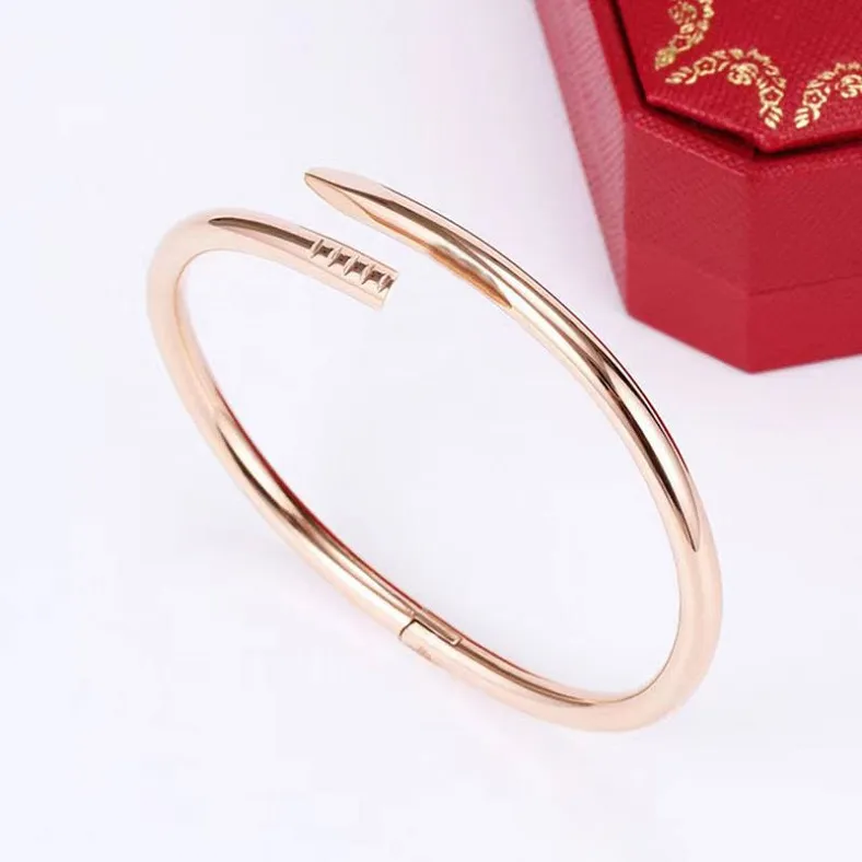 Luxury Classic Nail Armband Love Fashion unisex manschett guld smycken diamantarmband alla hjärtans dag presentprydnader grossist med låda