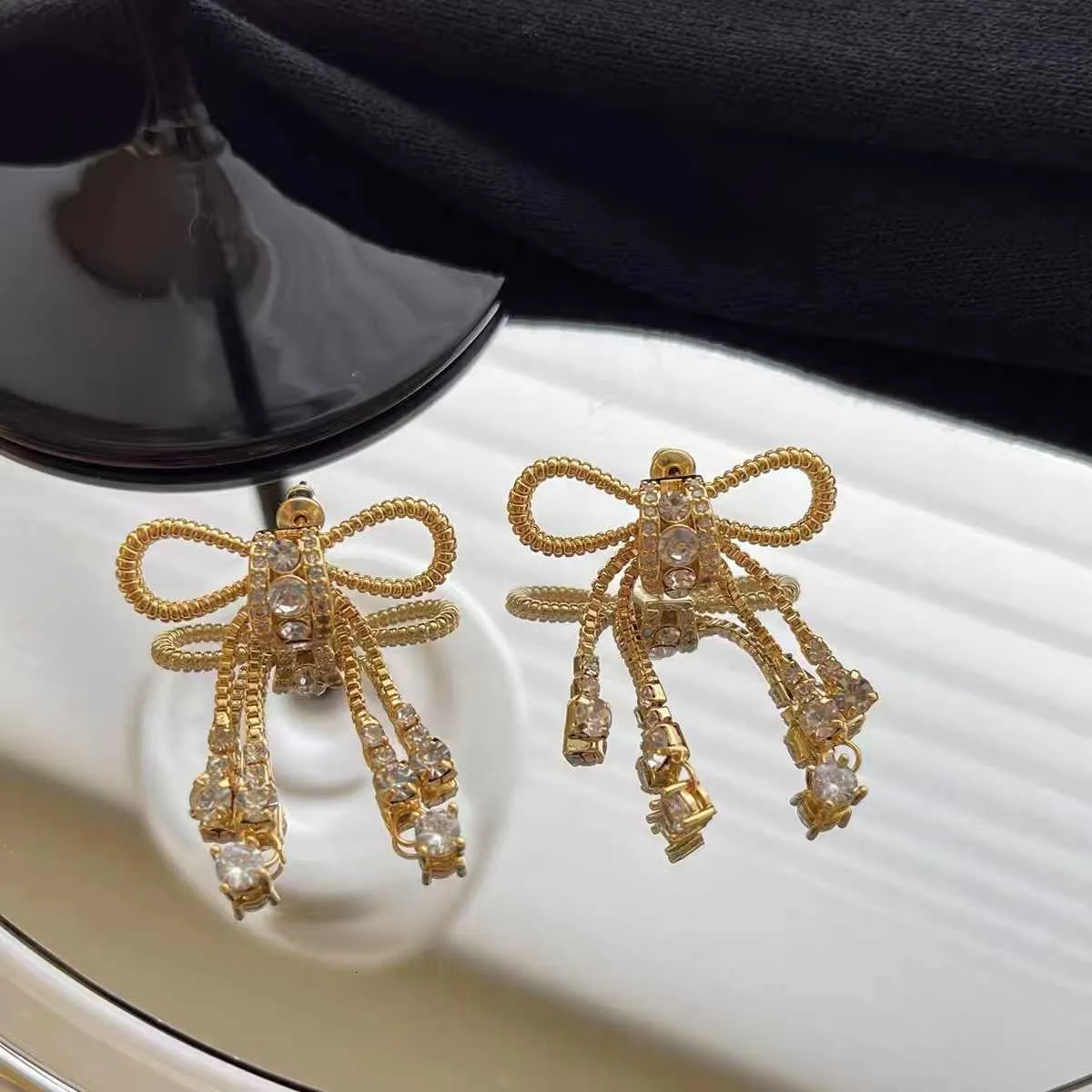 Top Designer MiuMiu Fashion Boucles d'oreilles Neckchain French Diamond Bow Necklace Light Luxury Boucles d'oreilles élégantes et de haute qualité Cadeaux Saint Valentin Accessoires Bijoux