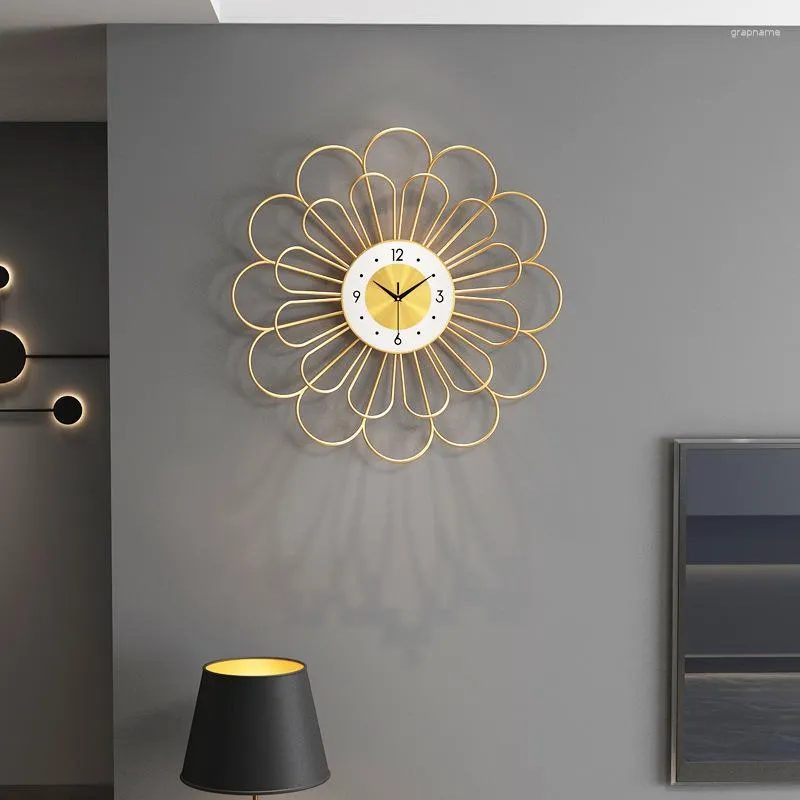 壁時計アイアンアート家庭装飾リビングルームライトラグジュアリーモダンシンプルウォッチクリエイティブロータスクロック