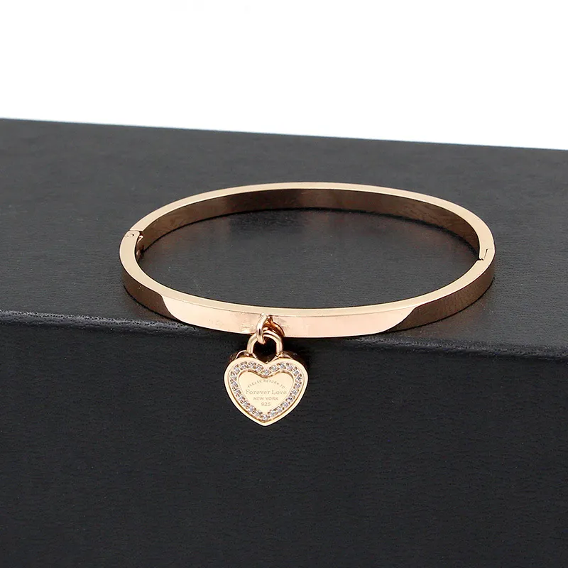Coração de pêssego para sempre carta de amor incrustado diamante pulseira de fivela escondida Coração feminino pulseira de aço titânio pulseira headpiece 1.1 com logotipo original D-1327