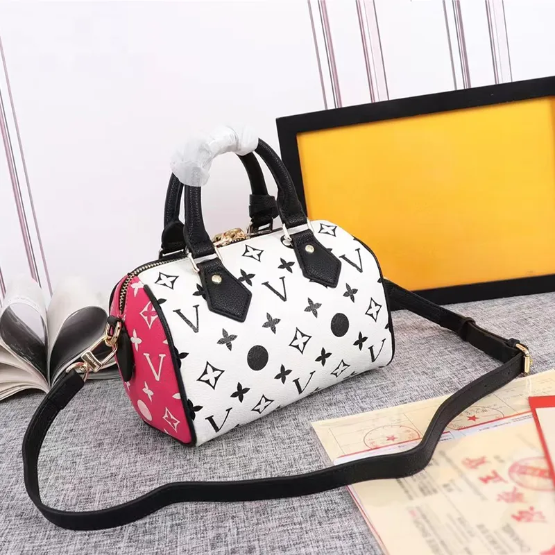Boston bag deals with shoulder strap