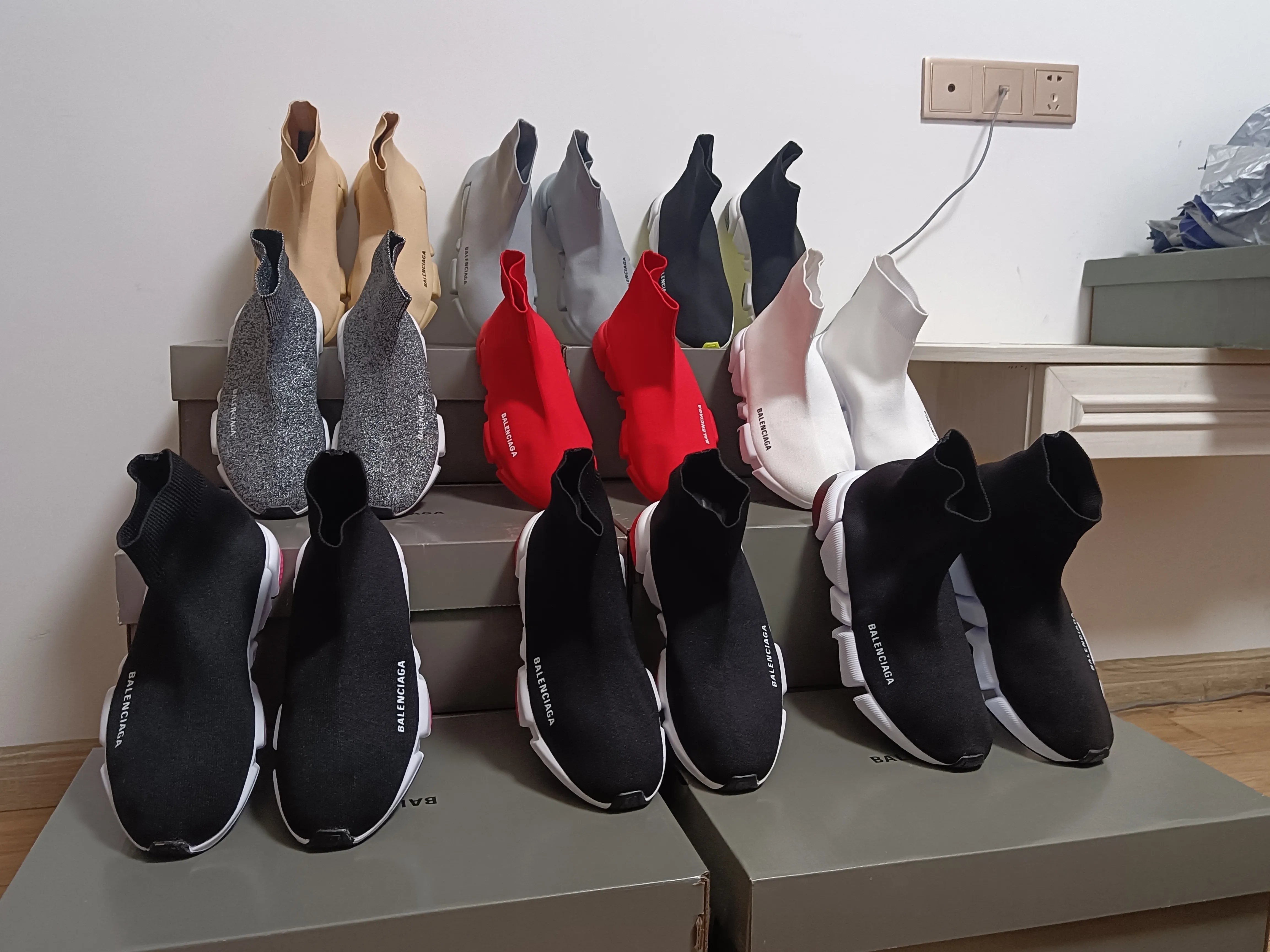 Diseñadores Speeds 2.0 V2 Zapatos casuales Balenciaga Sneaker Moda Hombres Mujeres Tripler S Graffiti Paris Calcetines Botas Marca Light Ruby Zapatillas de deporte de lujo