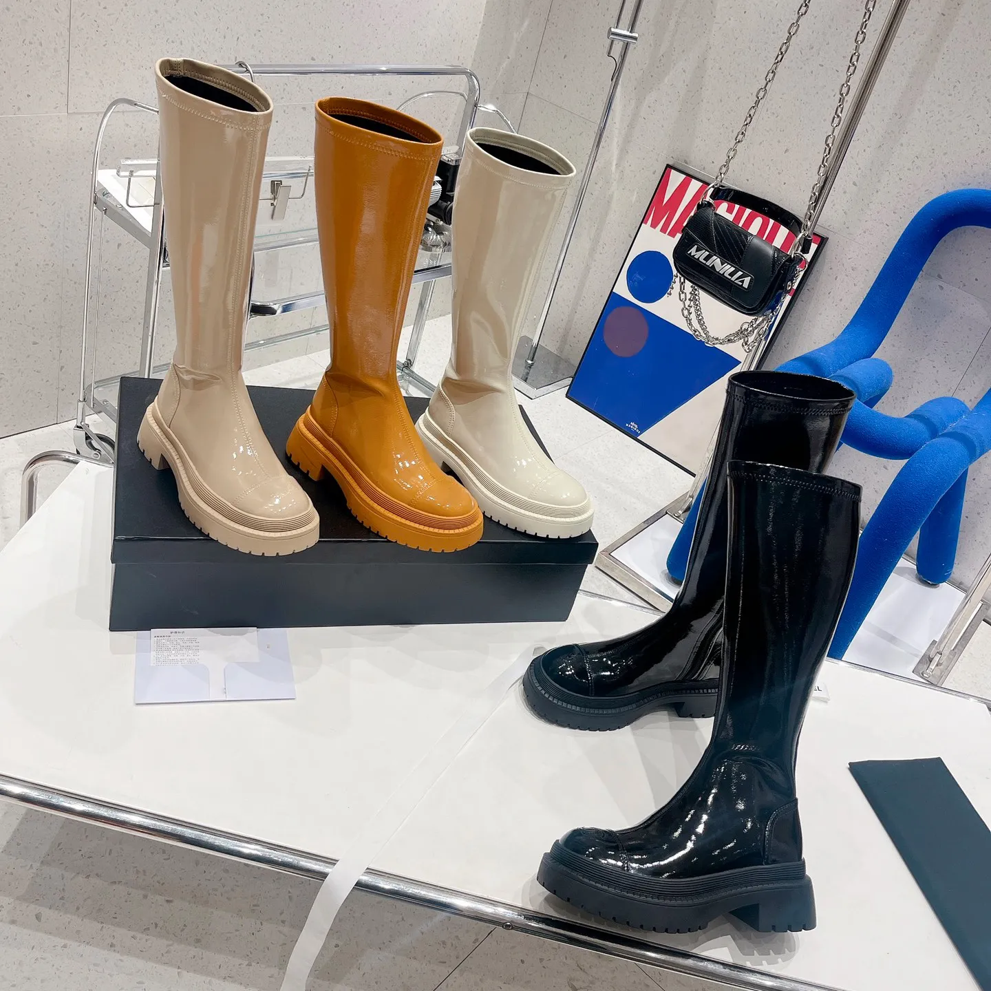 Designer C Högsta kvalitetsstövlar Långa slangade stövlar för kvinnor 2023 Ny tjock sula Elevated Rider Boots Tall and Thin Boots