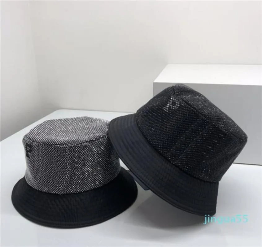 Projektant mężczyzn Błyszczący Diamond Buckets Hat for Women Fisherman Hat Rhinestone Corner Cap P Letter 2308221bf