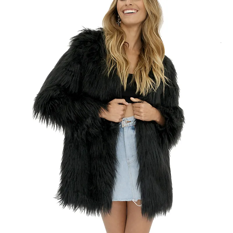 Womens Fur Faux Plus Size Lose Elegant Coats Jackor Fluffiga varma kvinnliga England Winter Thicken Ytterkläder 230822