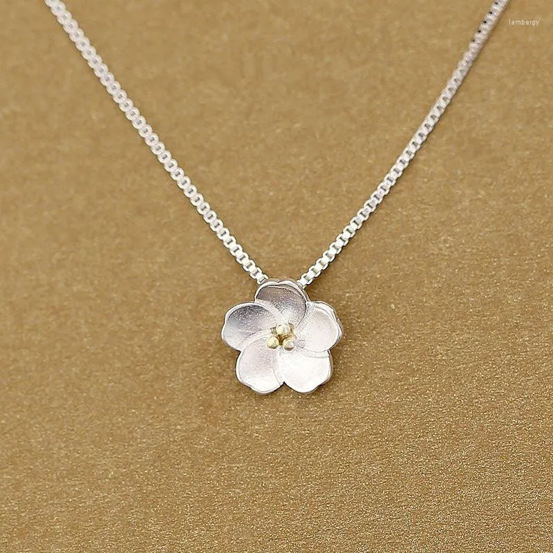 Kedjor Foyuan Silver Color Korean Edition Simple Flower Necklace Fashionabla och Elegant Style Collar Chain Sweet Jewelry