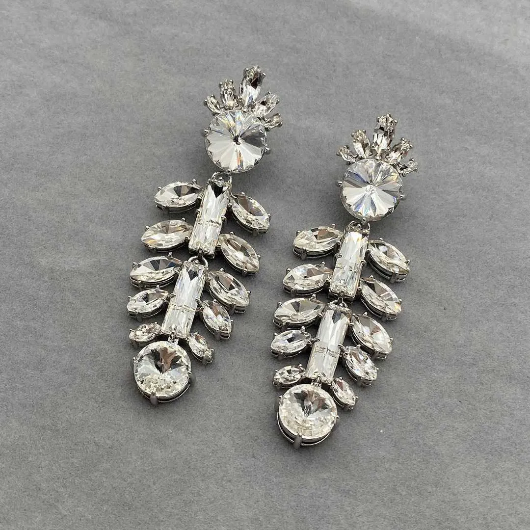 Toppdesigner miumiu modeörhängen vatten diamantblad för kvinnors franska ljus lyx överdrivna personlighet silver nål lång stil smycken tillbehör