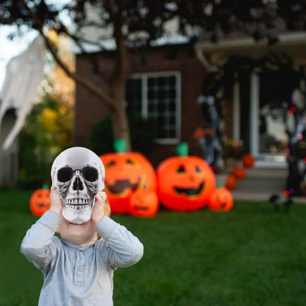 Dekorativa föremål Figurer Halloween Skull Decoration Realistic Life Size Model for Decor Outdoor Graveyard Skeleton Head Bone Drama 230822