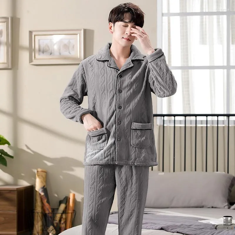 Ropa de dormir de los hombres Oto o e invierno Pijamas de franela gruesa Conjuntos de manga larga Estilo de moda S lido Caliente Grandes yardas 3XL