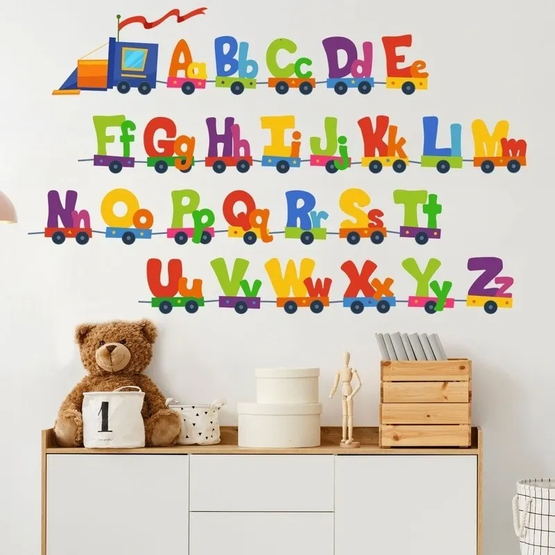 Adesivi a parete Cartoon Auto Train 26 Lettere Alphabet for Kids Rooms decorazioni per la casa Adesivo per bambini 230822