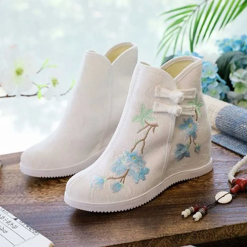 Bottes femme chaussures décontractées Vintage toile dame chaussures à glissière brodées Style chinois chaussures à plate-forme compensée Hanfu bottes anciennes femmes R230822