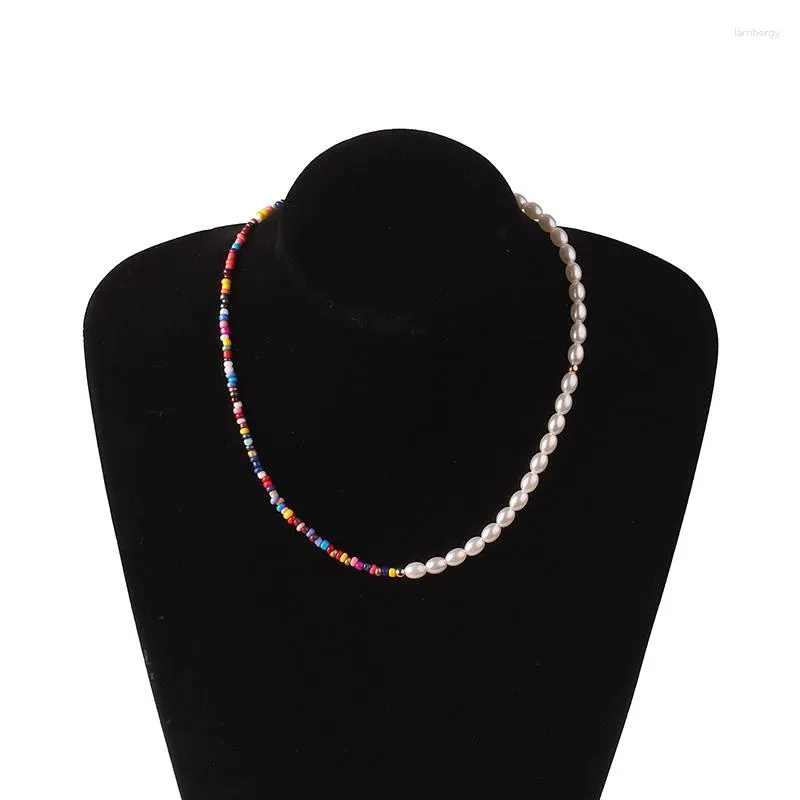 Ras du cou à la mode bohème collier court pour les femmes à la main perlé coloré riz perle mixte clavicule chaîne collier perle