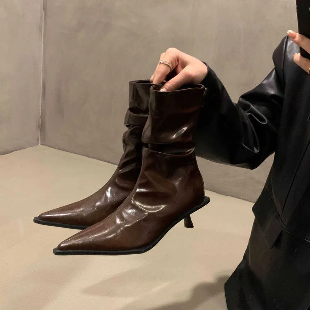 Outono 2023 Novo salto de gatinho francês da moda elegante e elástico e elástico Botas pontiagudas Martin Boots 230811