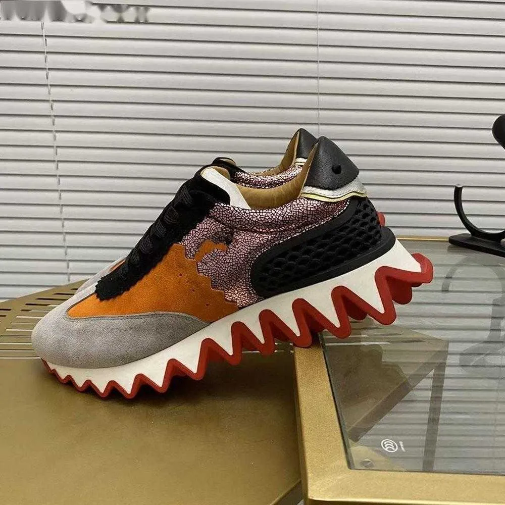 Zapatos de pareja informales de moda 2023, zapatos deportivos de ante de vaca con costura, suela de diente de tiburón, diseño personalizado, colores mezclados, 2023