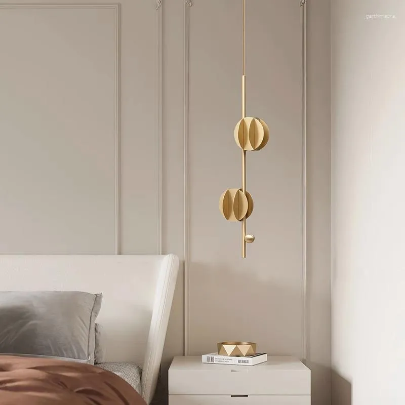 シャンデリアaipaite postmodern light luxury flugury fress brass chandelier gold lead reast bar yatalian bedside living room chandelier。