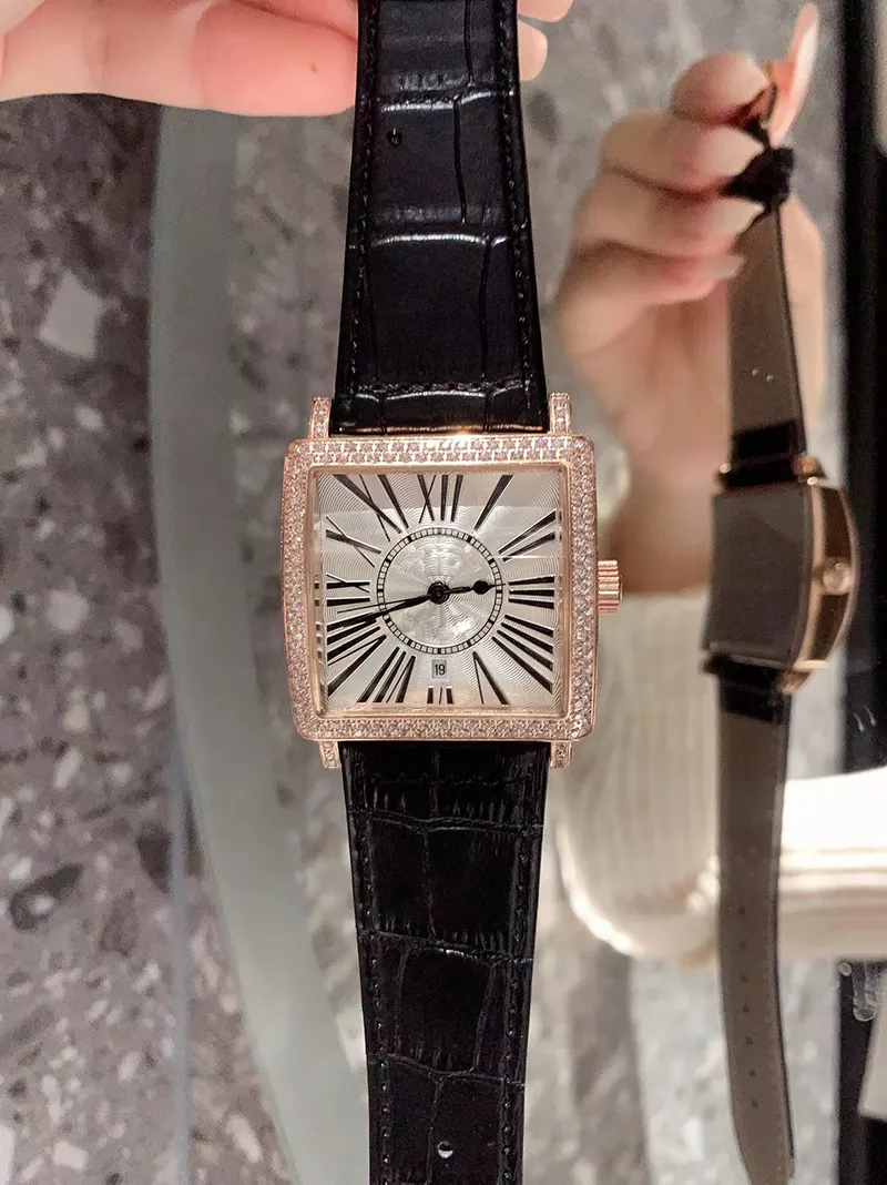 AAA Fashion Designer Frauen Uhr Quartz Bewegung 316 Edelstahl -Hülle kleines rotes Buch mehr Farben 3flk