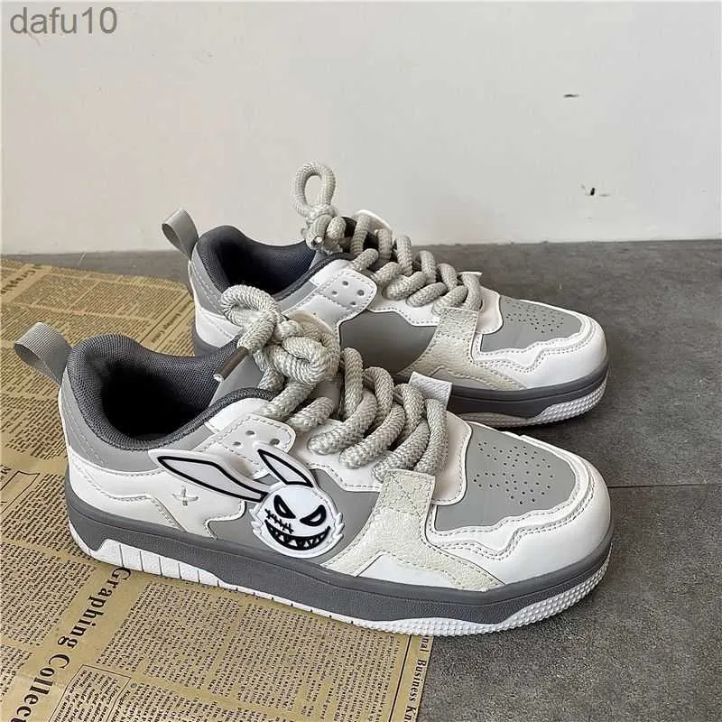 Vattenskor män nya y2k trendiga graffiti sneakers demon kanin applikation par skateboardskor andas andas snörning modedesigners skor hkd230822