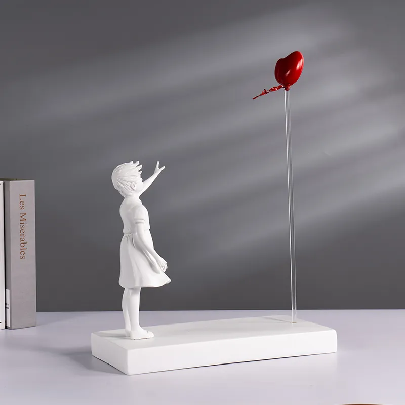 Dekorativa föremål Figurer Hjärtballong Flying Girl Inspirerad av Banksy Artwork Modern Sculpture Home Decoration Statue Stora hantverk Ornament 230822