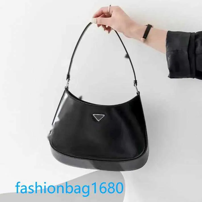 Evening Bags White Re Edition Shoulder Cleo Bags Luxurys Designer underarm tote Leather Magnetic snap womens flap Metal triangle crossbody bag men handbag