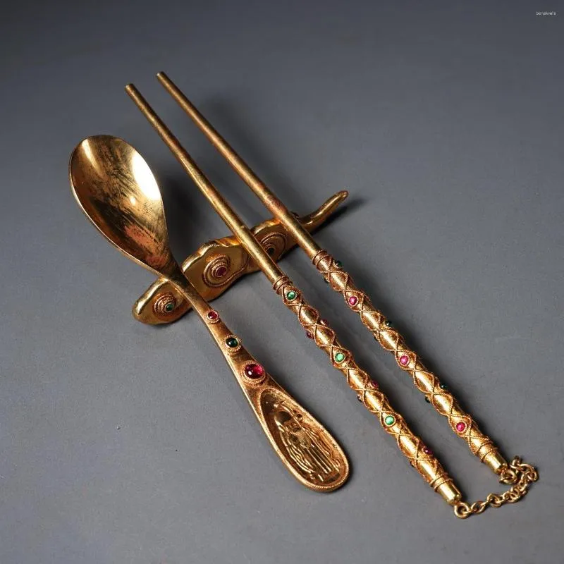 Figurines décoratives Collection Antique: un ensemble de vaisselle de pierres précieuses incrustées d'or et de cuivre pur fait à la main en Chine