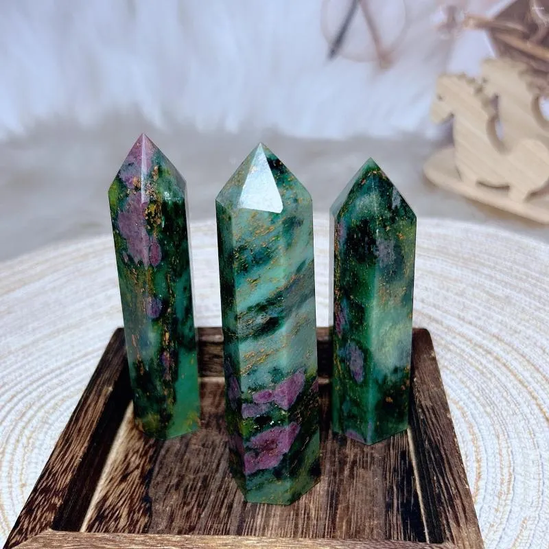 Decoratieve beeldjes Natuurlijke groothandel kristal Ruby Emerald Tower Gem Stone Hoge kwaliteit Punt Mineraal genezing Huisdecoratie Reiki