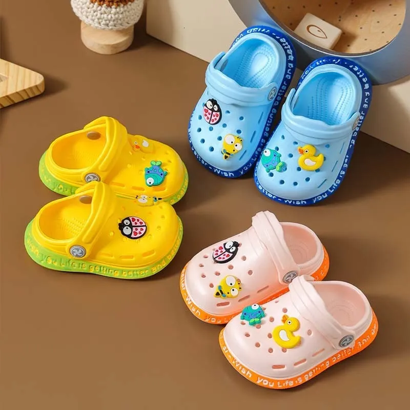 Achetez en gros Glissades Pour Enfants, Pantoufles De Plage Garçon Et Fille  Mode Jardin Chaussures Dessin Animé Eva Croc Sandales Pour Enfant Chine et  Sandales Crocs Pour Enfant à 3.2 USD