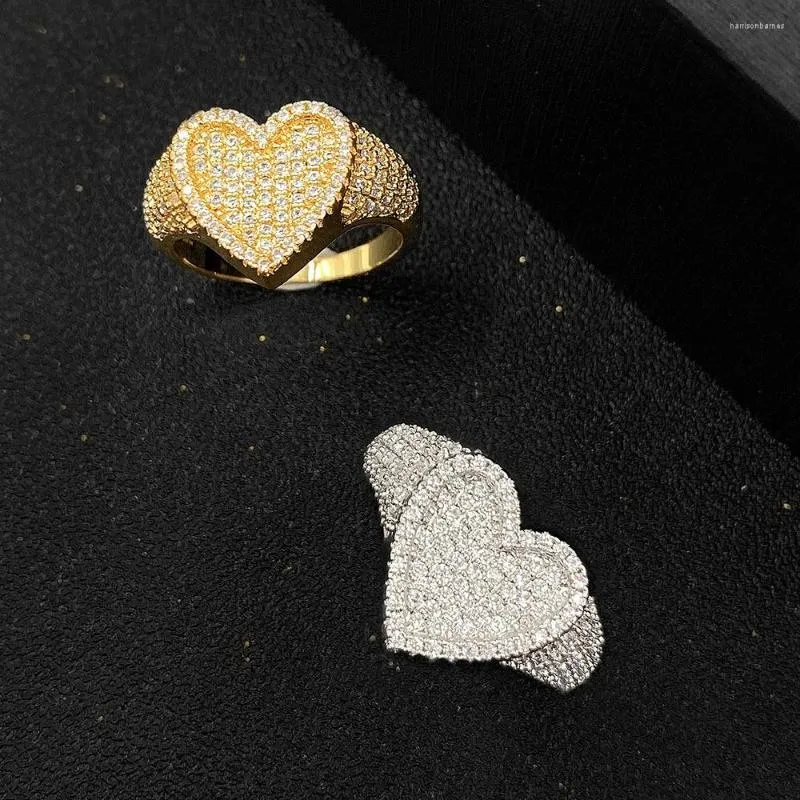 Pierścionki ślubne 2023 18K złoty plisowany mrożony w pełni utwardzony bling sześcien ZCONIA Big Srebrny Serce Kształt Kobiet Kobiet Mody Pierścień