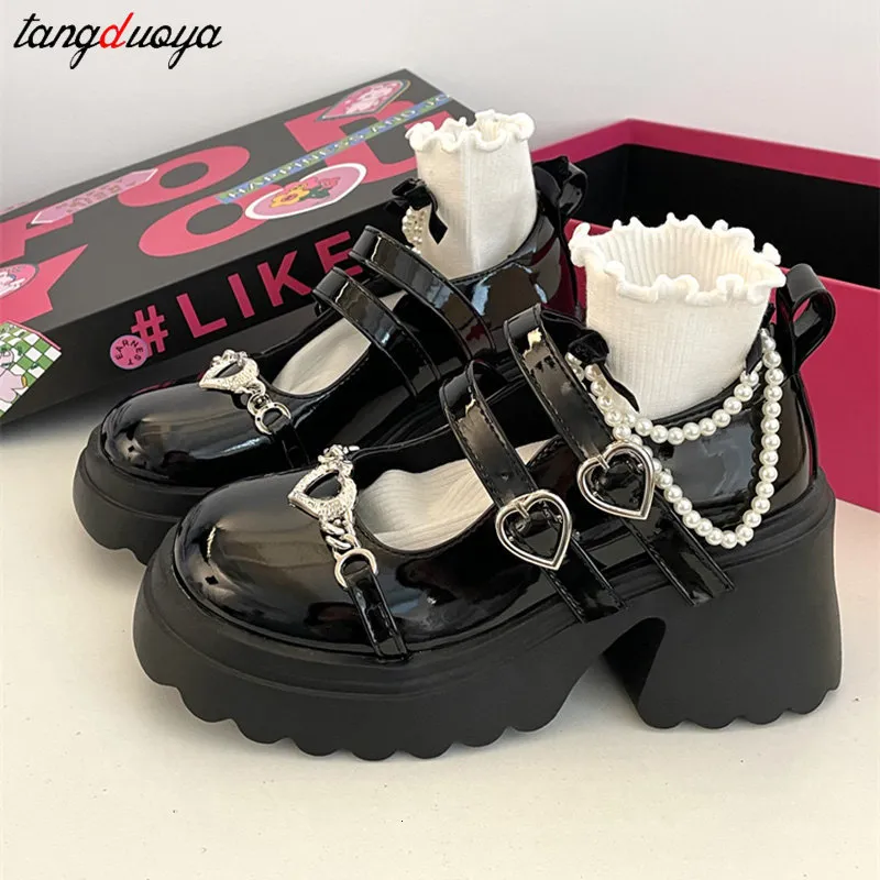 Klänningskor Lolita Shoes Punk Platform Pumpar Metal Chain Mary Jane Lolita Woman Japanese Patent Leather High Heels Gothic Shoe 230823