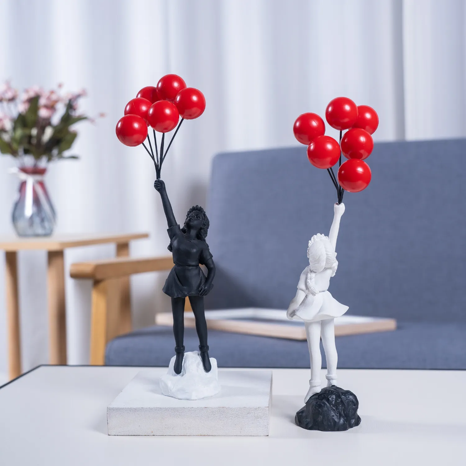 Dekorativa föremål Figurer Nordiska moderna Banksy Harts Statue Home Decor Flying Balloon Girl Art Sculpture Figurine Craft Ornaments Living Room 230822