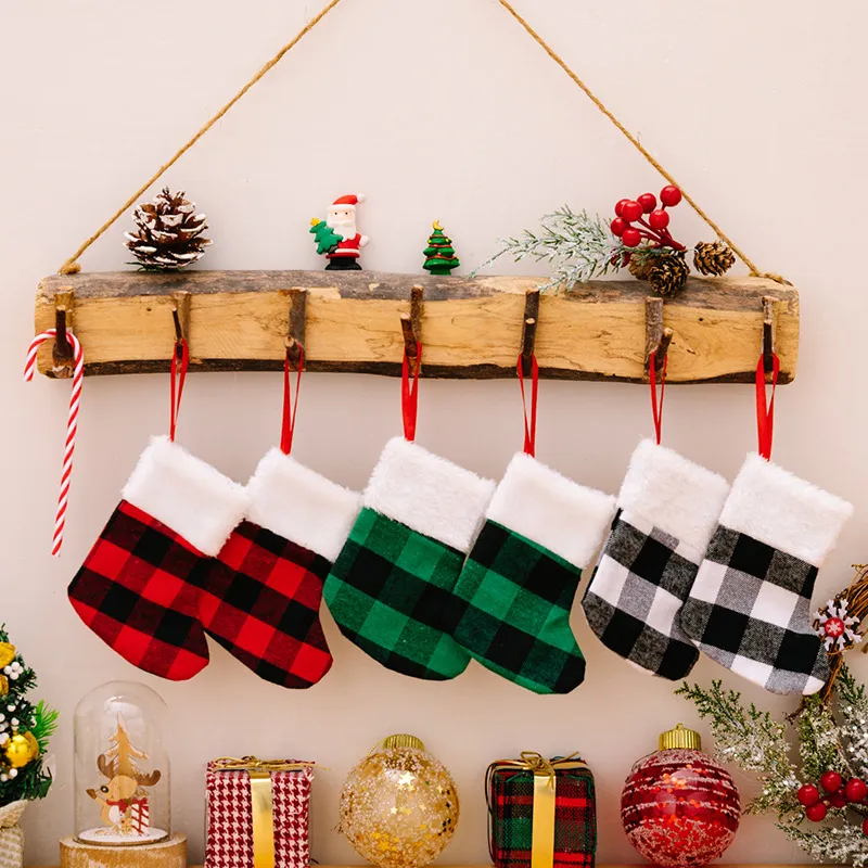 Classic Buffalo Plaid Christmas Stockings Famille de Noël Decoration Tree Decoration Fiche d'ornement Sac de bonbons Santa Candware Couverture de Fêtes décor W0084