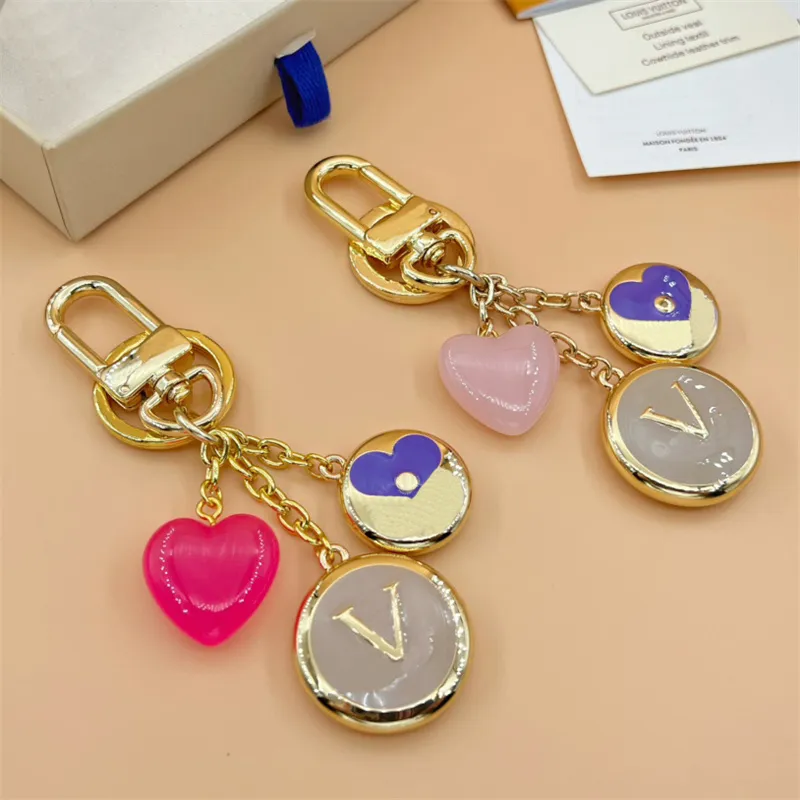 Designer Fashion Keychain Luxury Golden Trendy Letter Printed Key Chain Mens Womens Decoration Brand Classic Car Keyring Gifts Bag Ornament