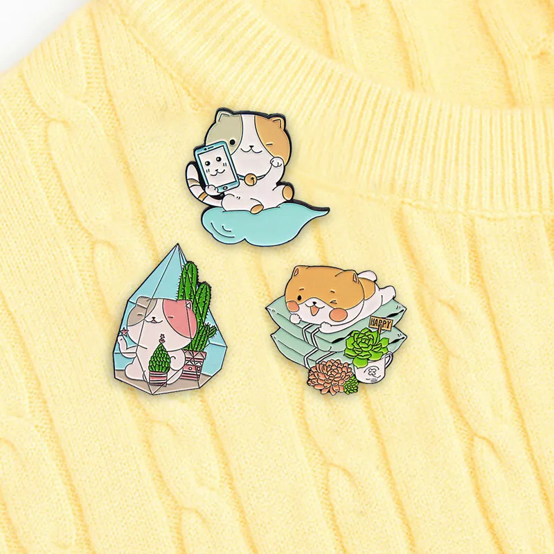 Brooches Pin for Women Men Cartoon Cat Animal Plant Funny Badge and Pins for Dress Cloths Bags Decor Cute Enamel Metal Jewelry Gift for Friends Wholesale