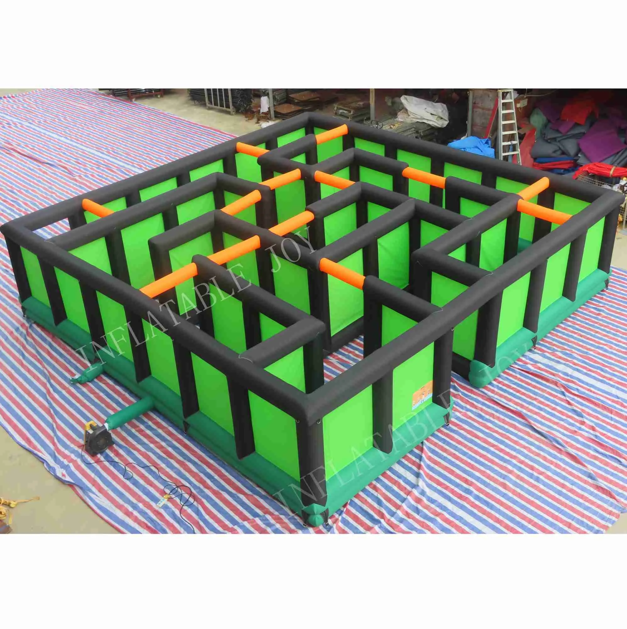 Utomhusaktiviteter Anpassad 8x8x2m Giant Uppblåsbar Maze Laser Tag Game Labyrint Puzzle Field